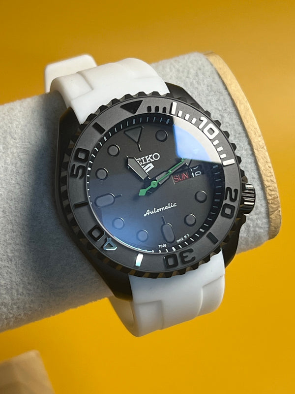 SEIKOMASTER TURTLE | Stealth Diver Edition