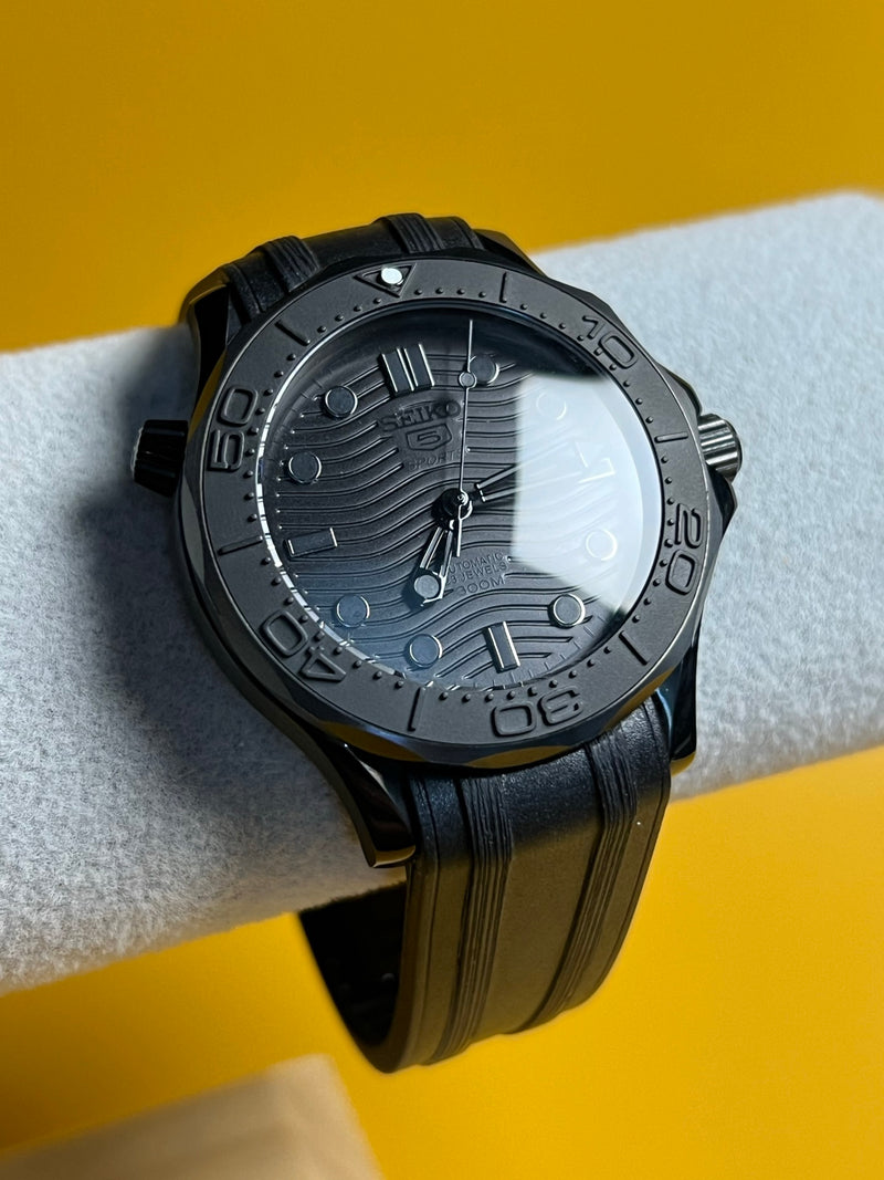 SEIKOMASTER | Black Wave Dial
